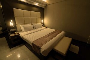 Hotel Castle Salam (Zapadnaya zona Bangladeshskikh zheleznykh dorog, stantsiya Kkhulna), hotel