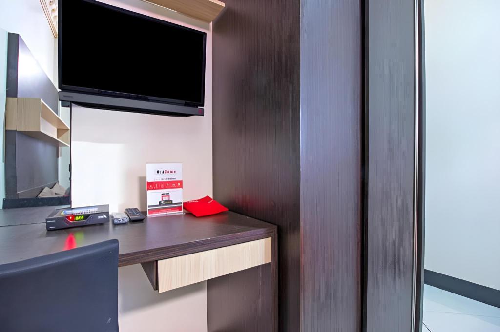 Фото RedDoorz Plus near Isola Upi