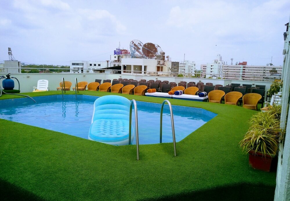 Фото отеля 2