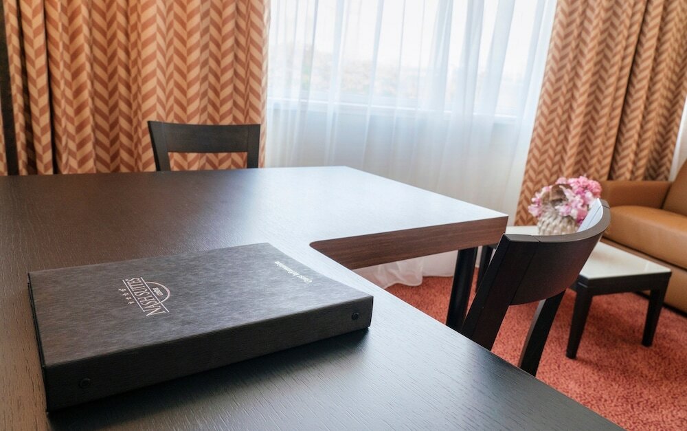 Фото Nash Suites Airport Hotel