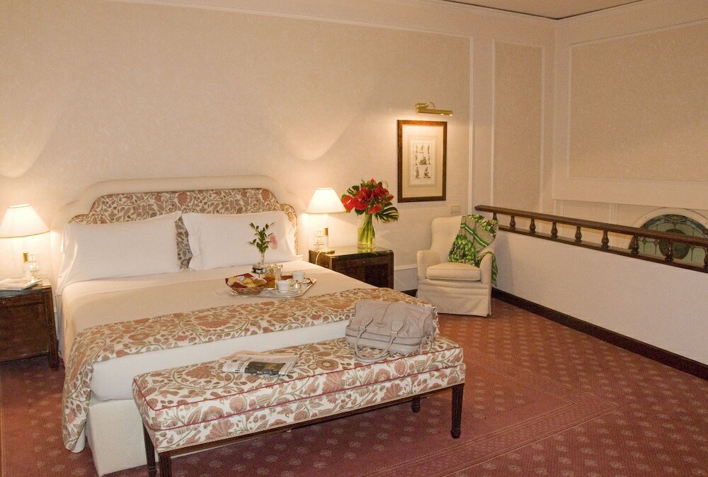 Фото Hotel De La Ville