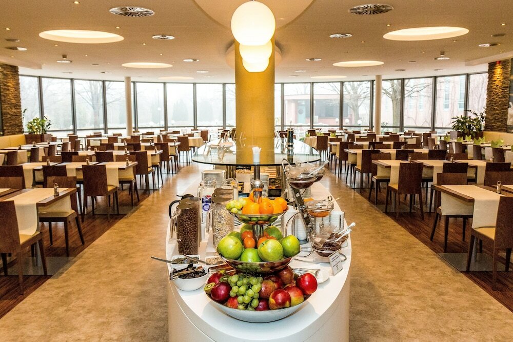 Фото Holiday Inn Budapest-Budaors, an Ihg Hotel