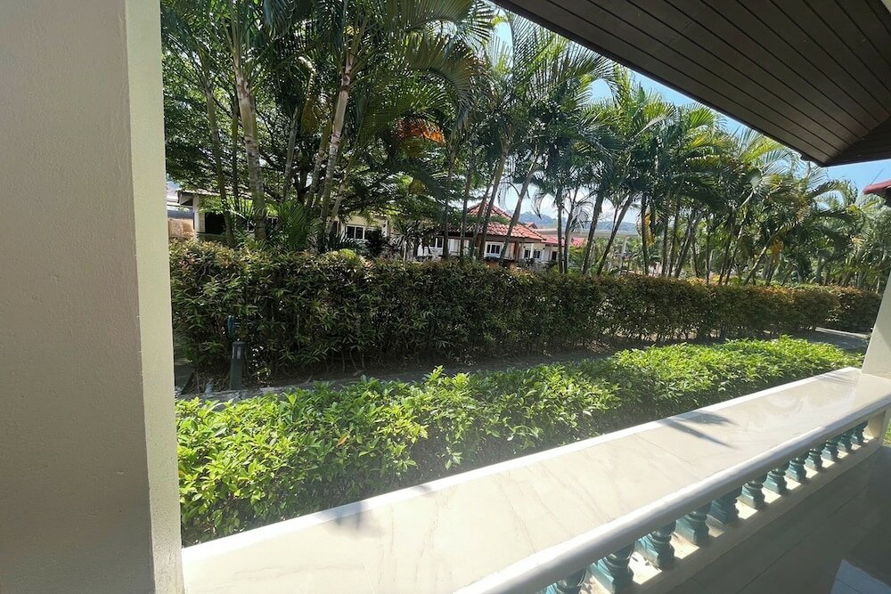 Фото Phuket Airport Villa