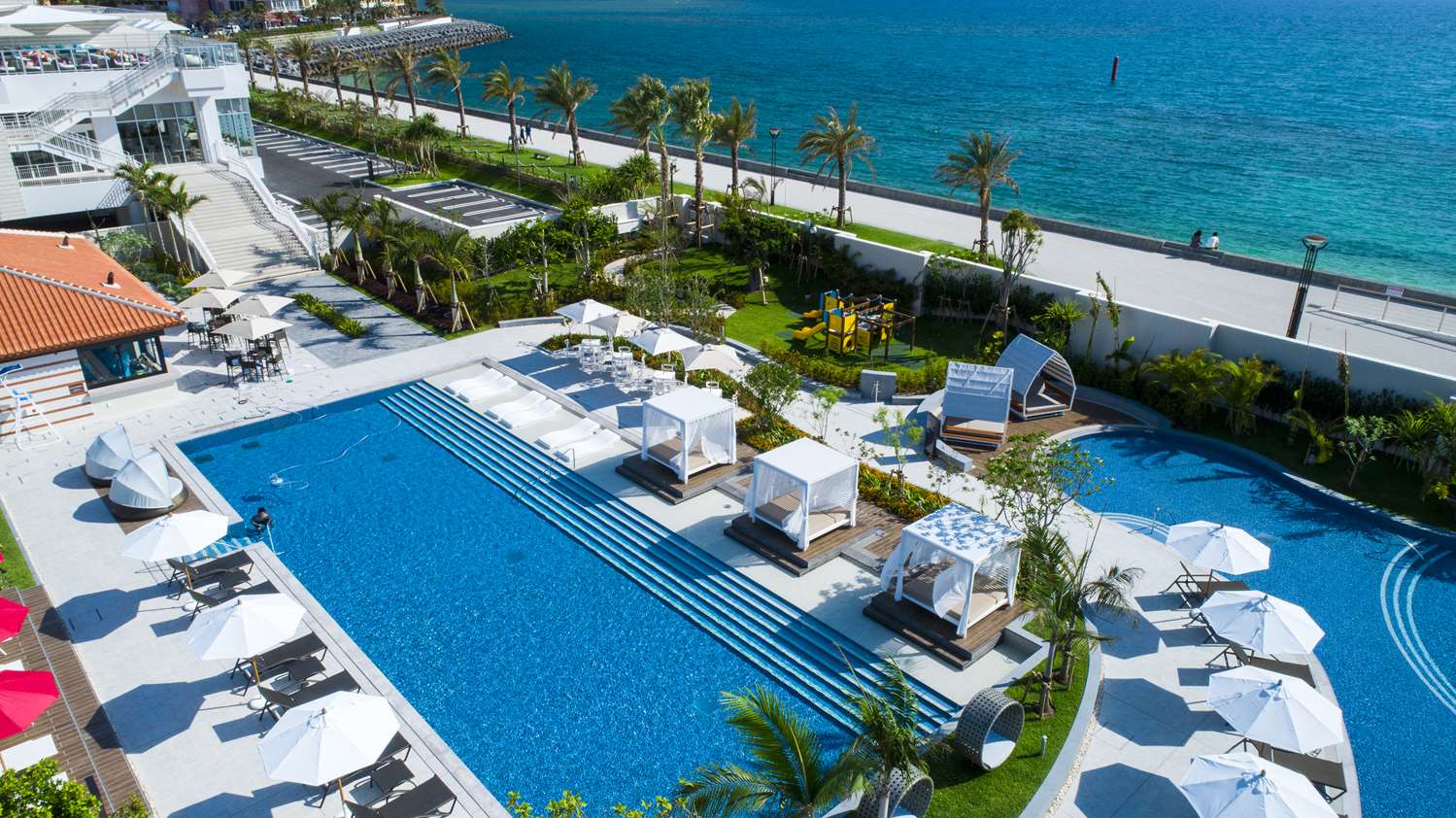 Фото DoubleTree by Hilton Okinawa Chatan Resort