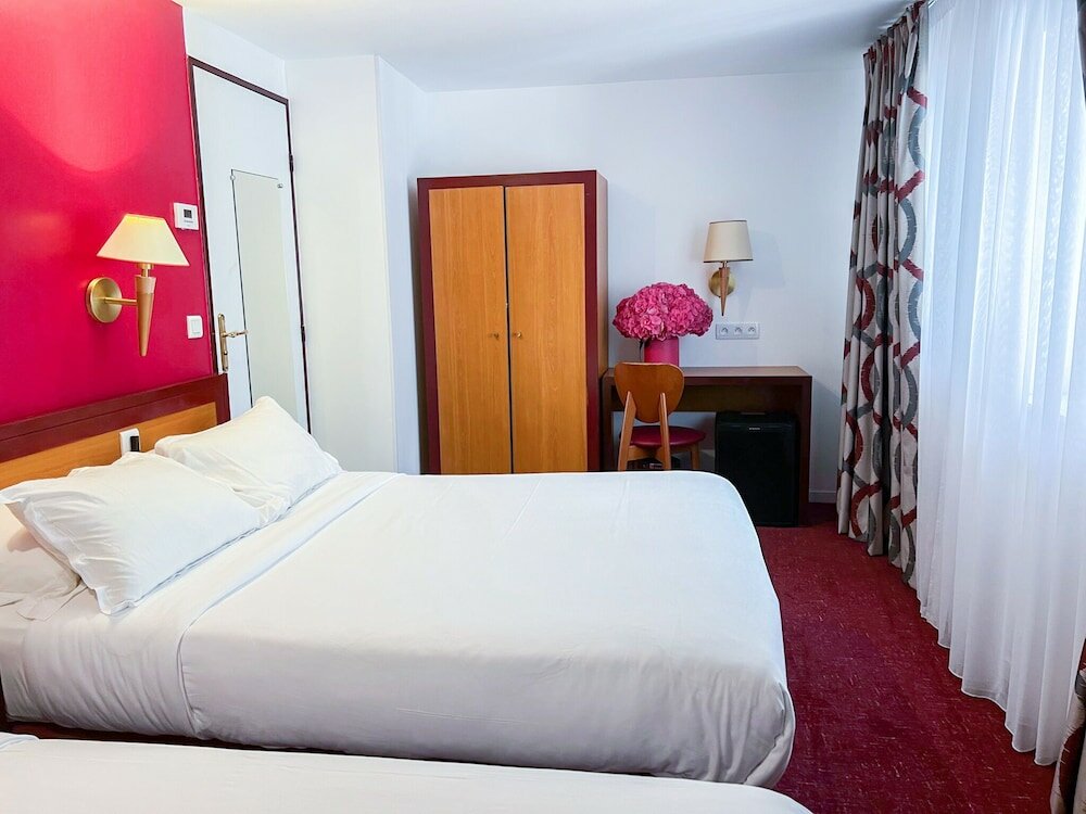 Фото La Dépendance