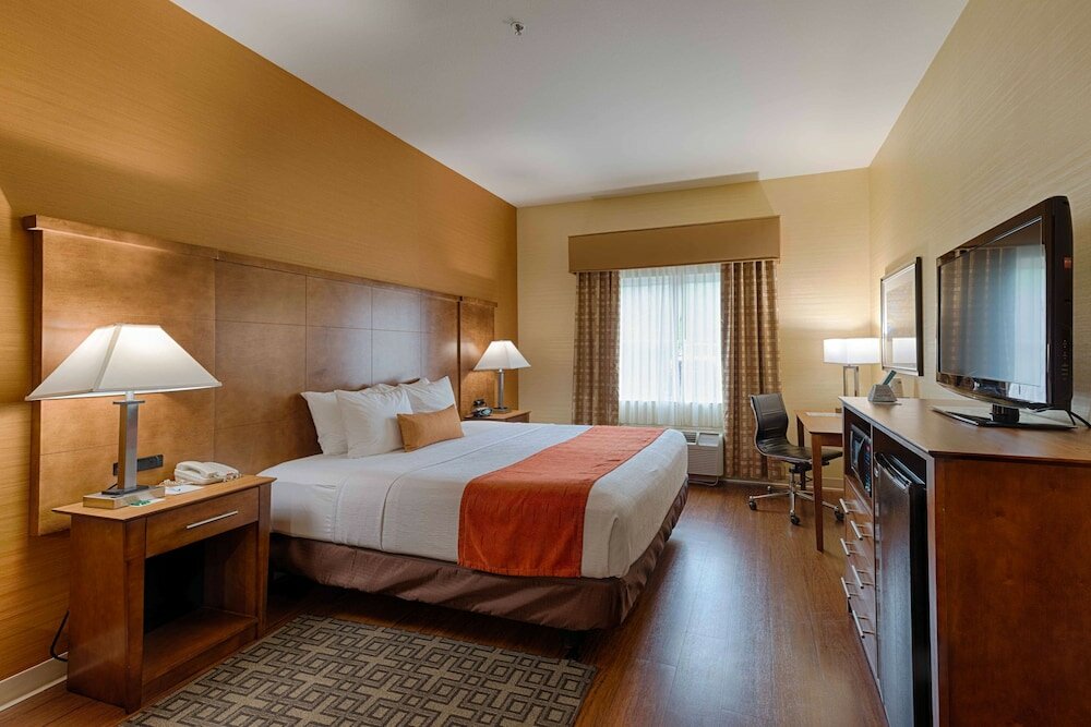 Фото Best Western Plus Delta Inn & Suites