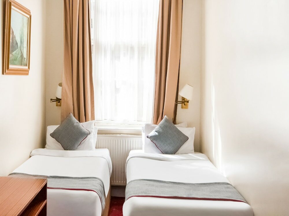 Фото St Georges Hotel Pimlico