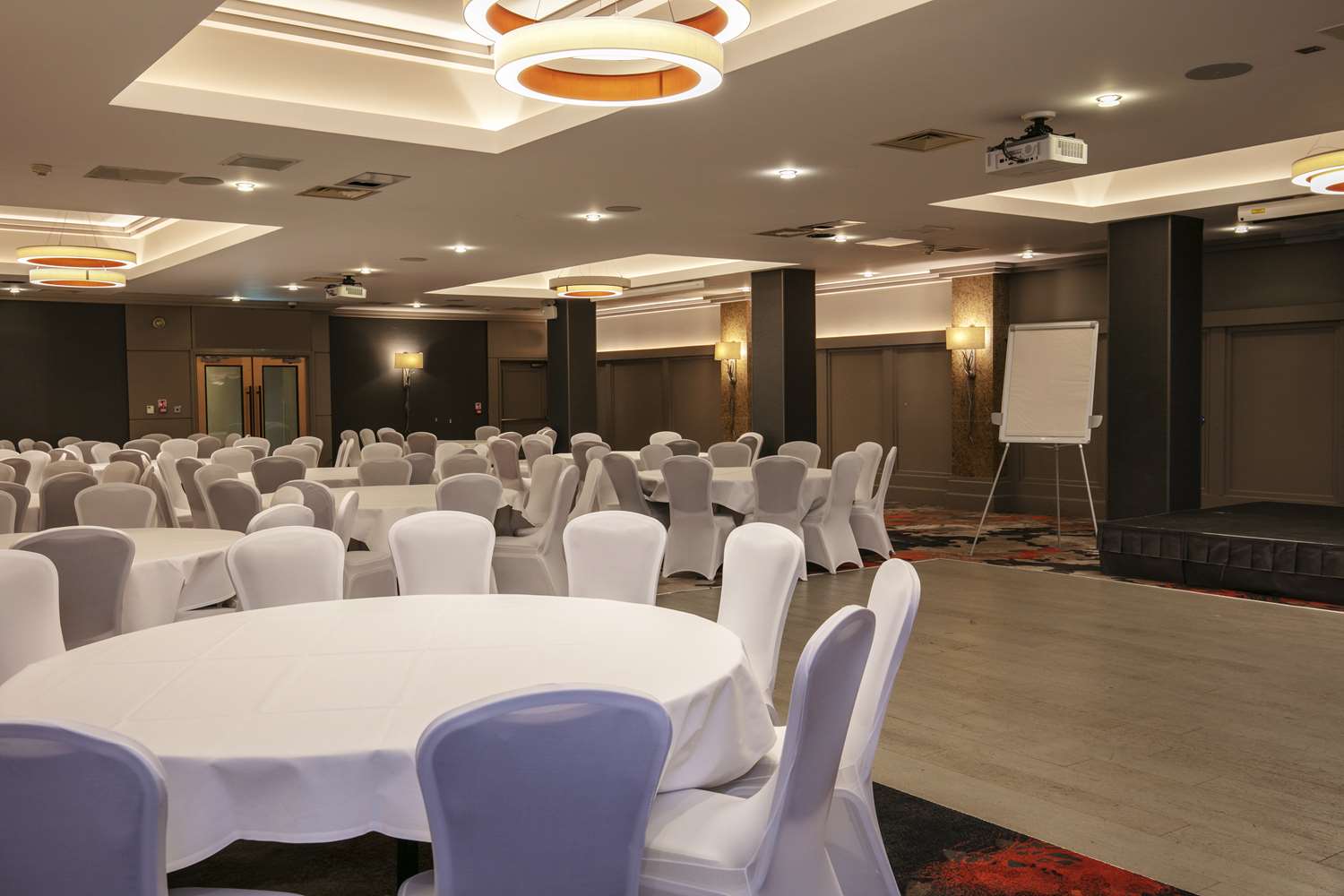 Фото The Crown London