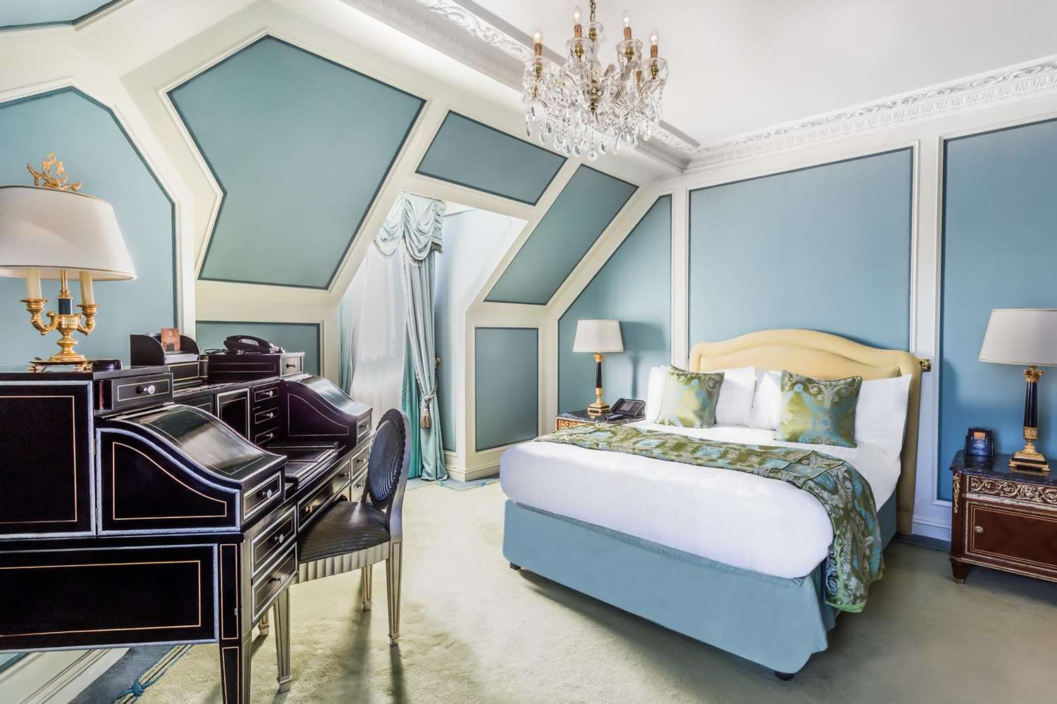 Фото The Bentley London