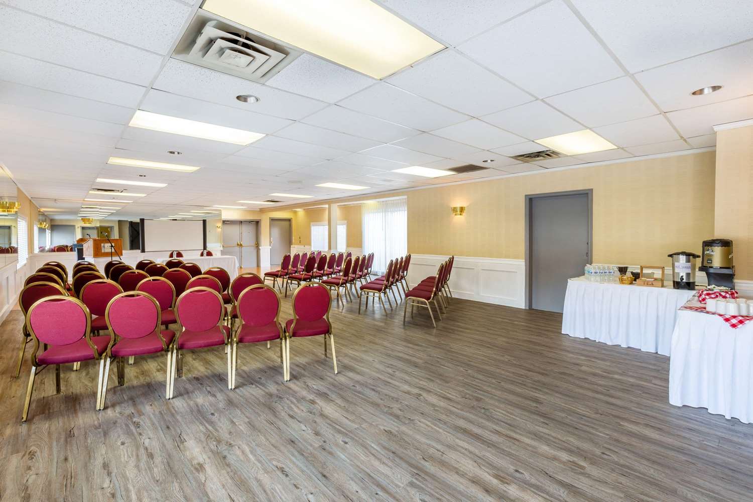 Фото Ramada by Wyndham Coquitlam