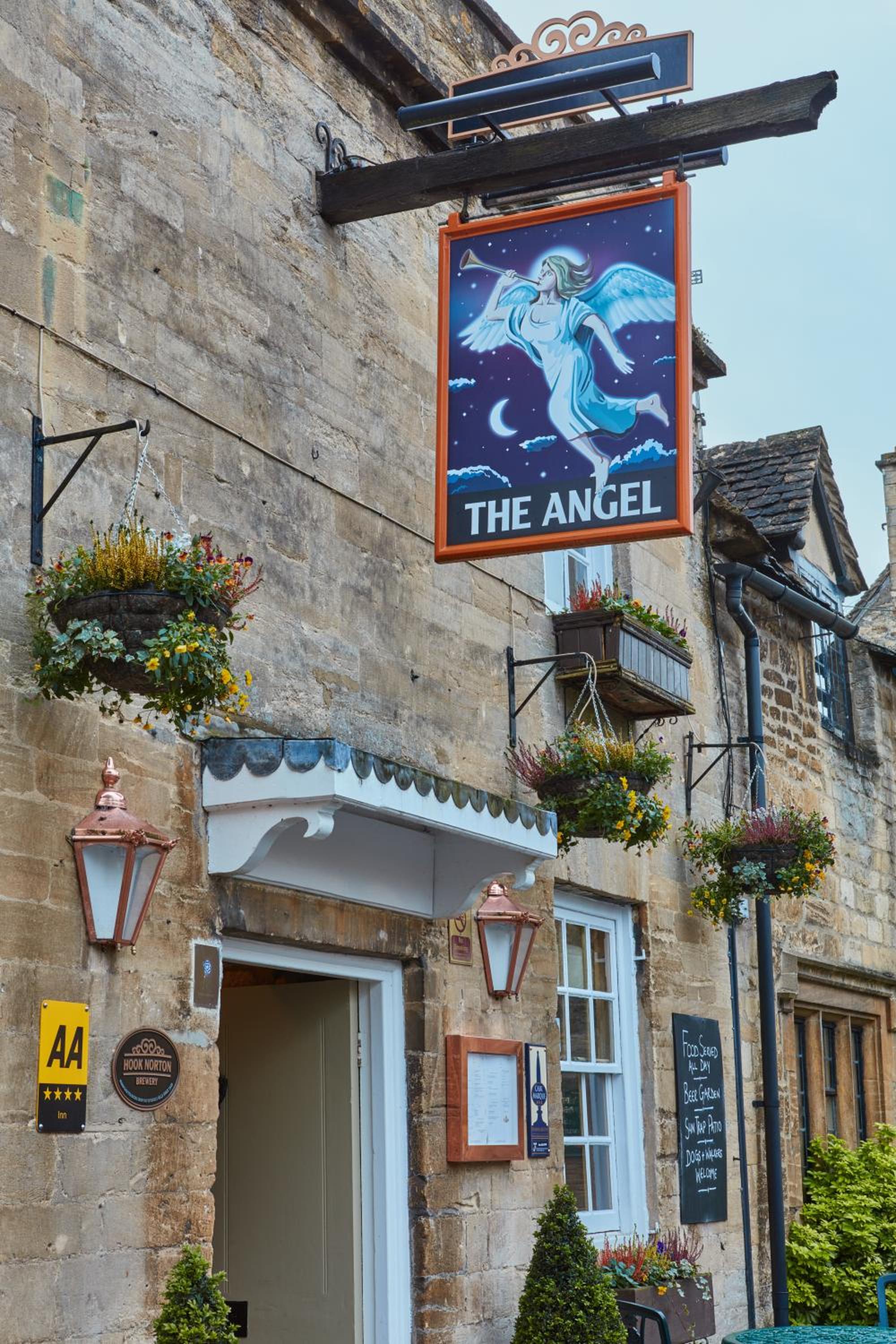 Фото The Angel at Burford