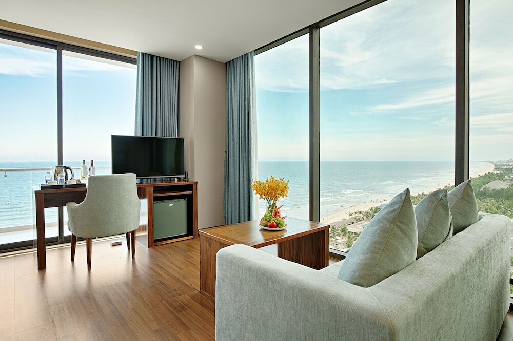 Фото Yarra Ocean Suites Danang