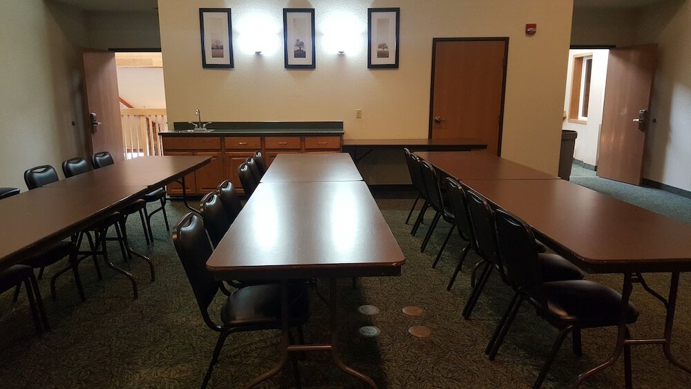 Фото AmericInn by Wyndham Garden City