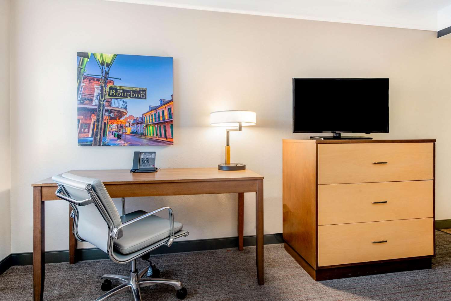 Фото La Quinta Inn & Suites by Wyndham New Orleans Downtown