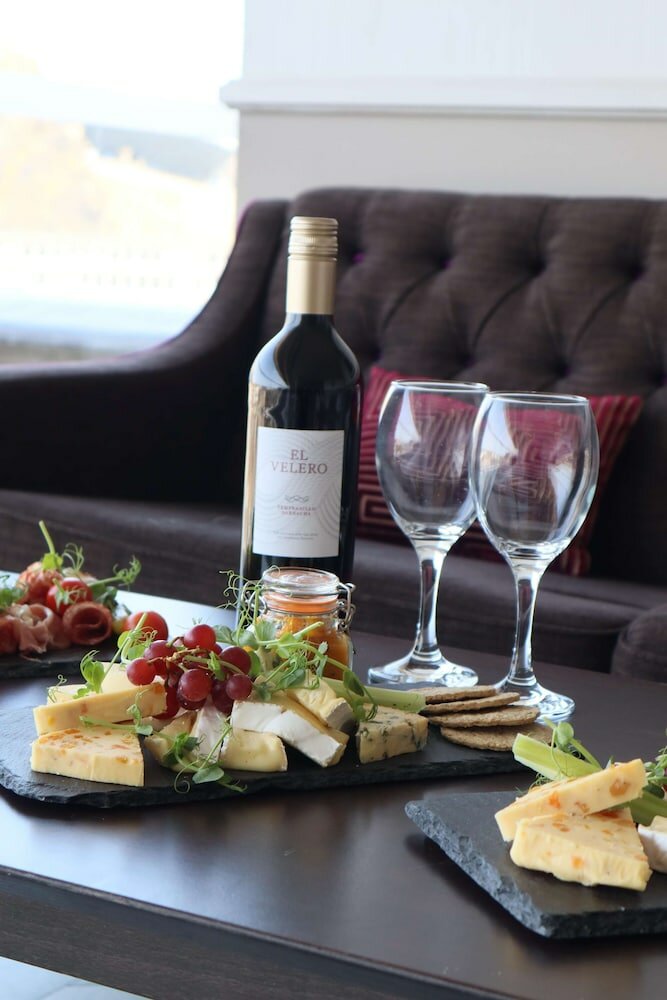 Фото DoubleTree by Hilton Edinburgh City Centre