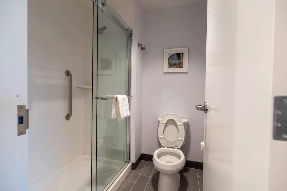 Фото Hampton Inn & Suites Raleigh Midtown