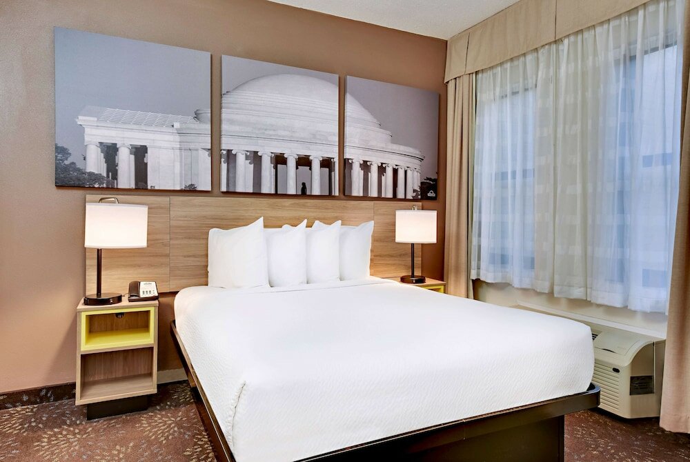 Фото Days Inn by Wyndham Washington DC/Connecticut Avenue