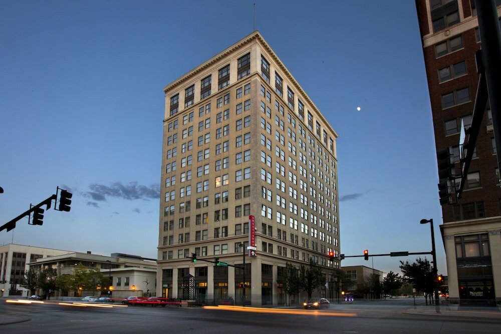 Фото Ambassador Hotel Wichita, Autograph Collection