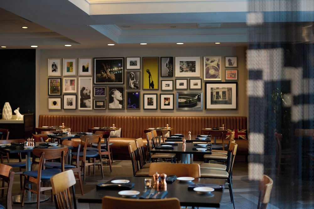 Фото Renaissance Los Angeles Airport Hotel