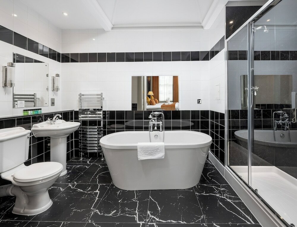 Фото Ballantrae Hotel