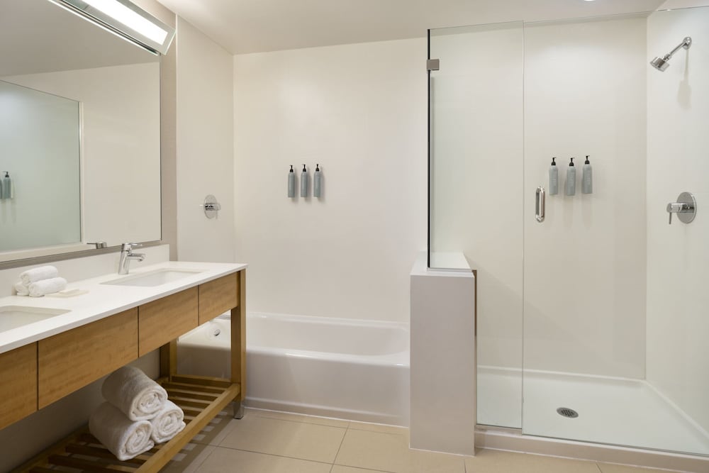 Фото Courtyard by Marriott Los Angeles L. A. Live