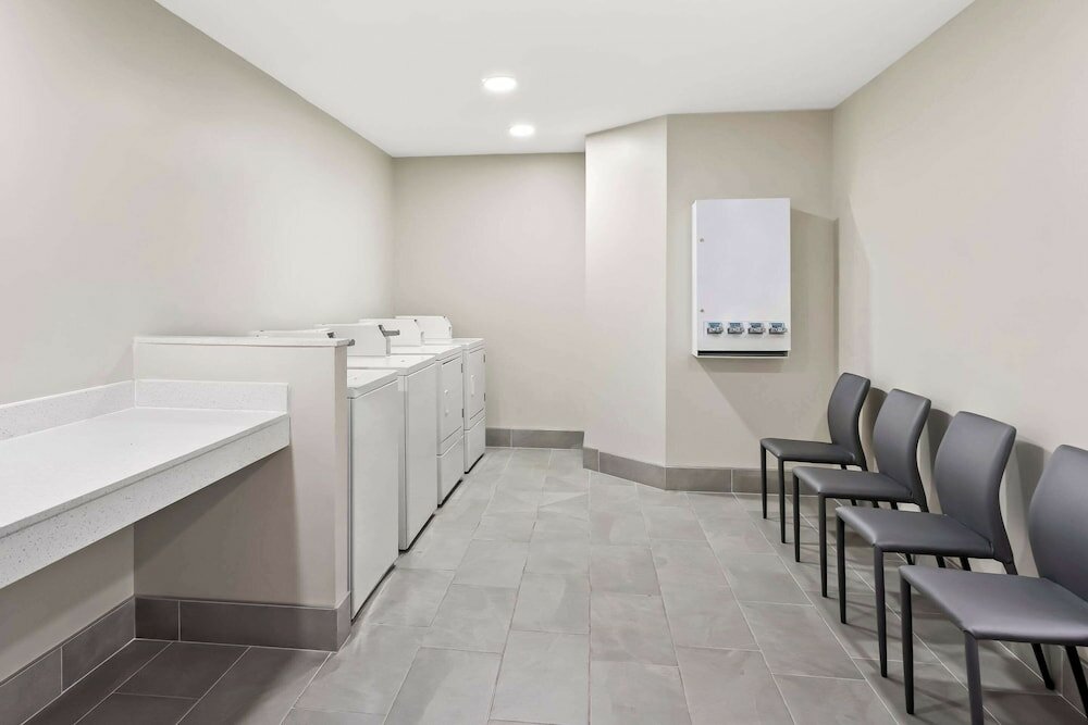 Фото Ramada by Wyndham Salt Lake City
