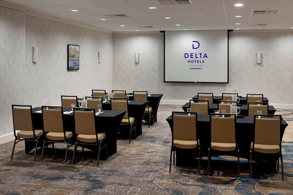 Фото Delta Hotels by Marriott Utica