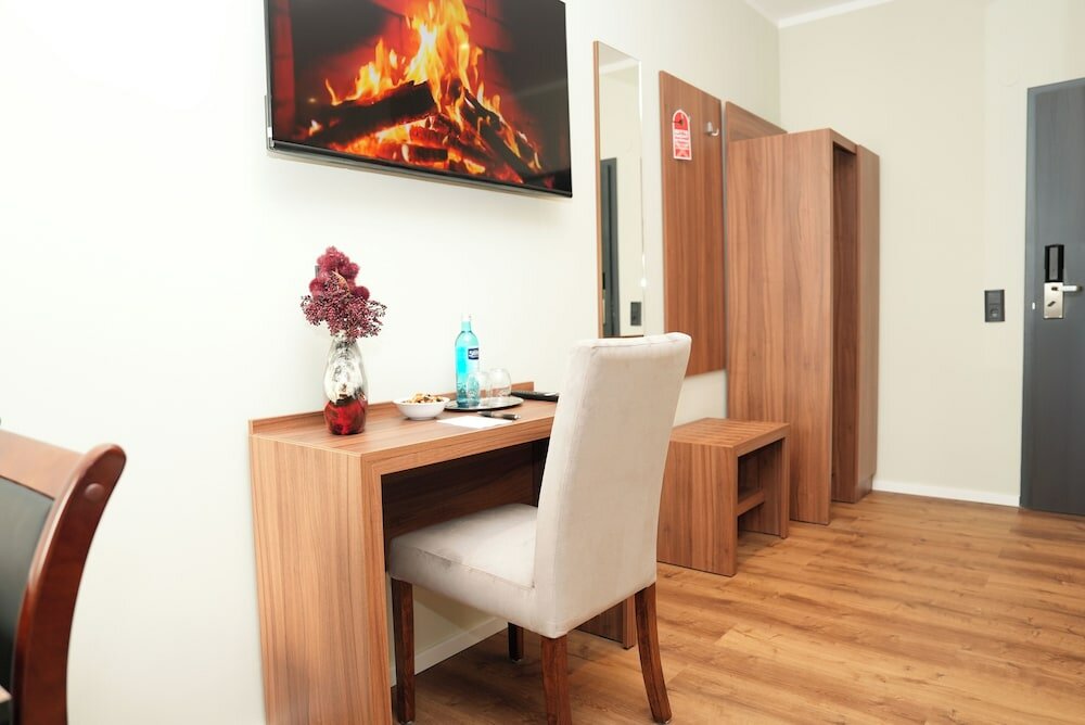 Фото Hotel Attaché