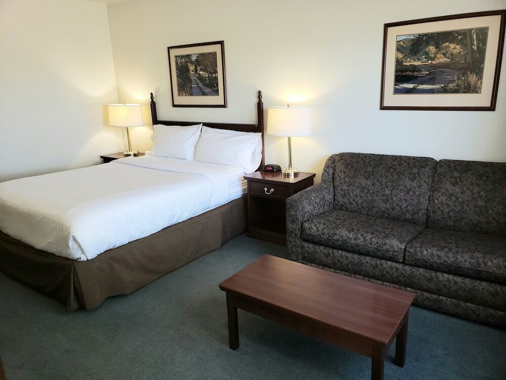 Фото Super 8 by Wyndham High River Ab