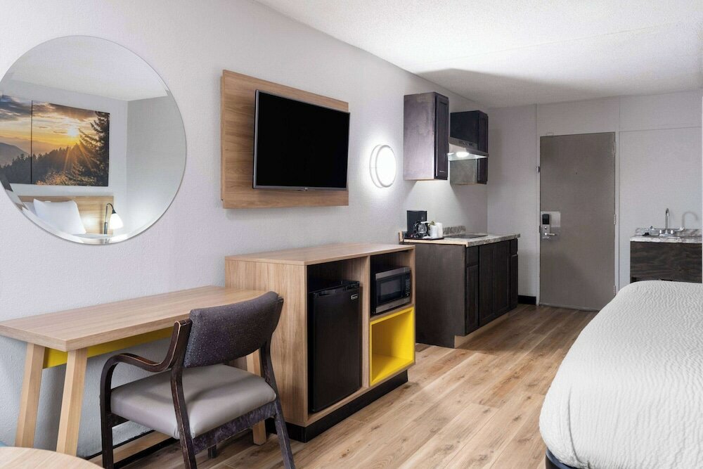 Фото Days Inn by Wyndham Salisbury, Nc