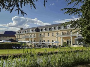 Mercure Chantilly Resort & Conventions (Hauts-de-France, Oise, Arrondissement de Senlis, Aumont-en-Halatte, Route d'Apremont), hotel