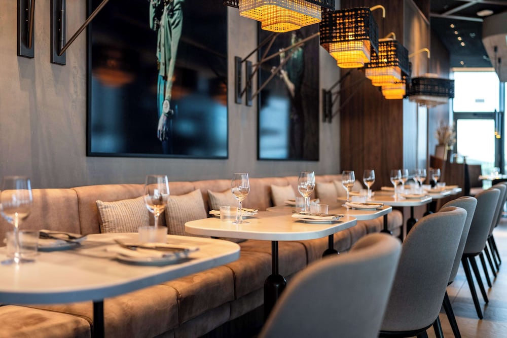 Фото Radisson Blu Hotel At Porsche Design Tower Stuttgart