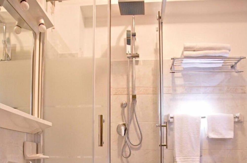 Фото Hotel Bucaneve