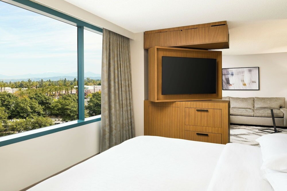 Фото Sheraton Cerritos Hotel