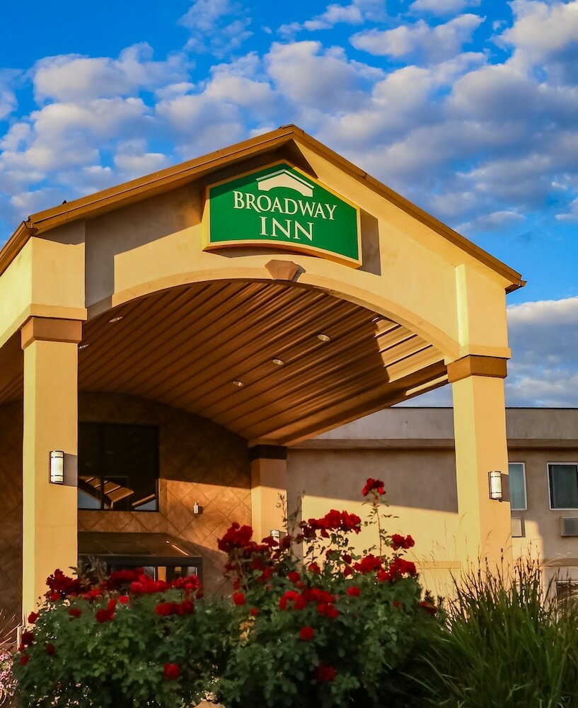Фото Broadway Inn Conference Center
