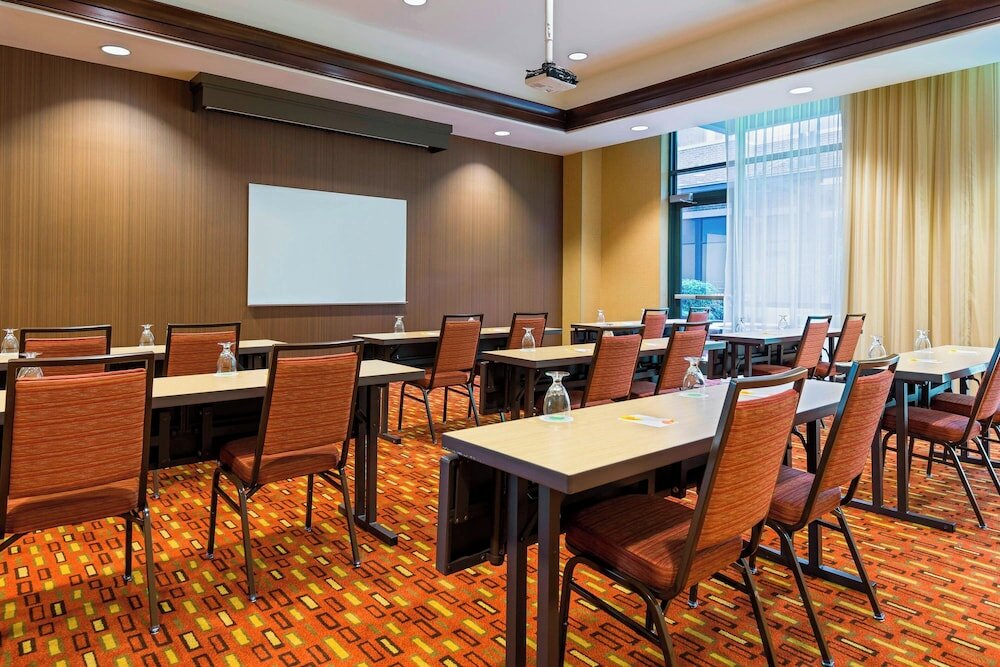 Фото Courtyard by Marriott Little Rock Downtown