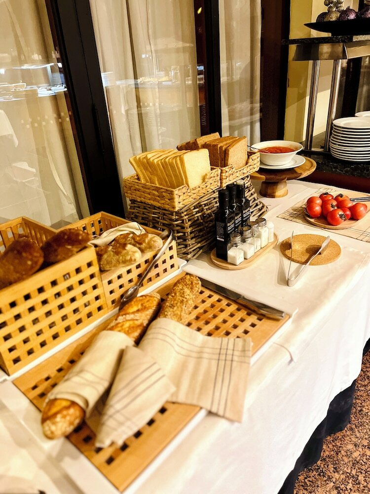 Фото Hotel Ciudad de Castelldefels