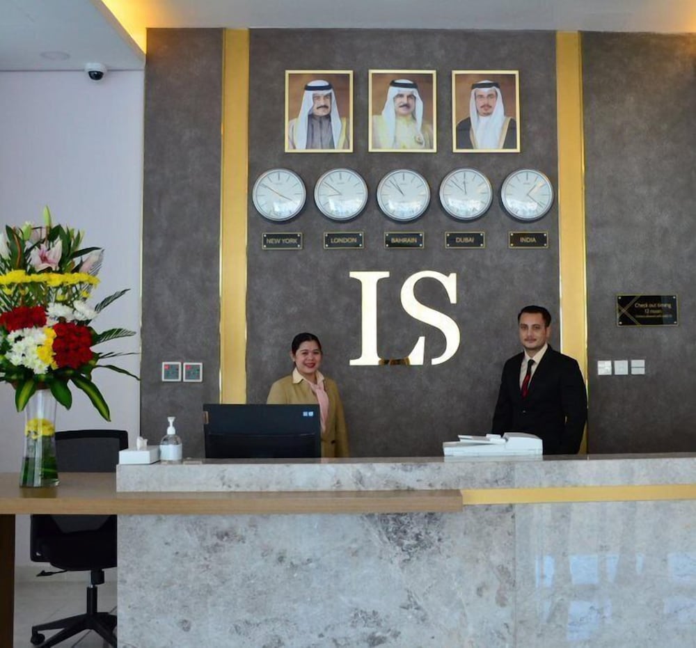 Фото The Lodge Suites