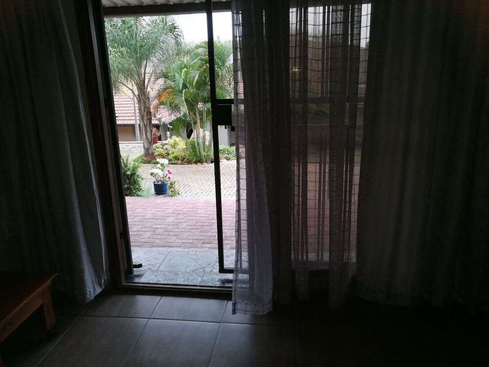 Фото Meerkat Manor