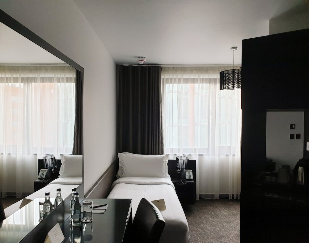 Фото The Westbridge Hotel