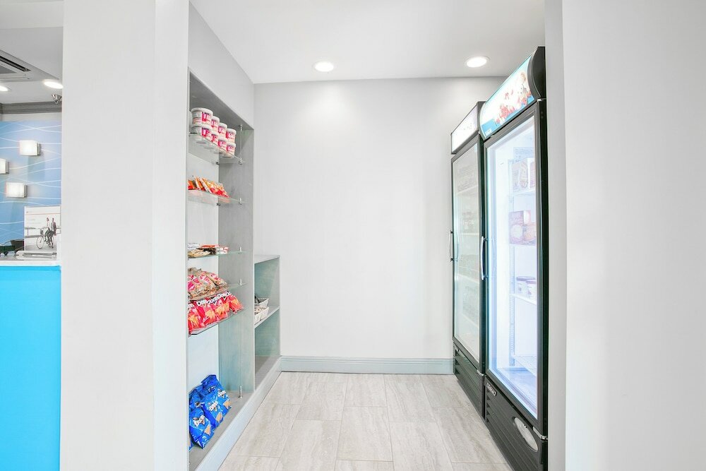 Фото Holiday Inn Express Hotel & Suites Brookhaven, an Ihg Hotel