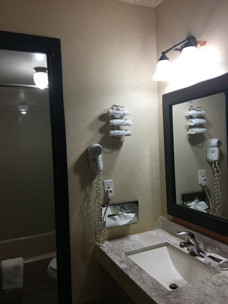 Фото Country Manor Motel Watkins