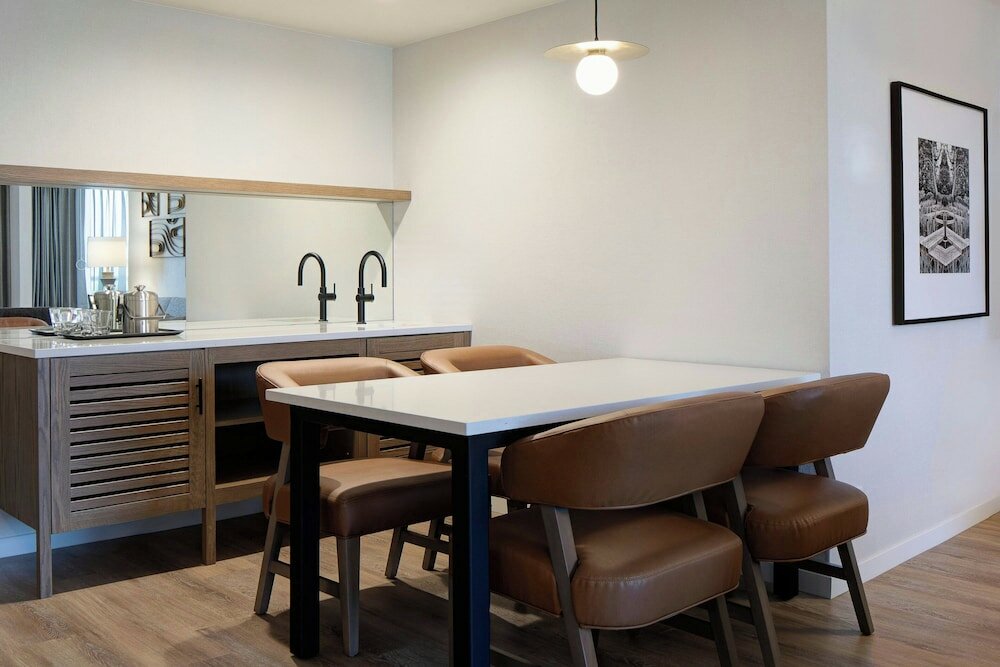 Фото Sheraton Westport Plaza Hotel St. Louis