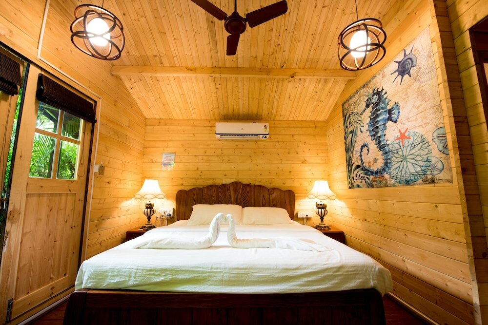 Фото Montego Bay Beach Village