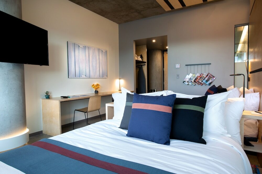 Фото The Source Hotel