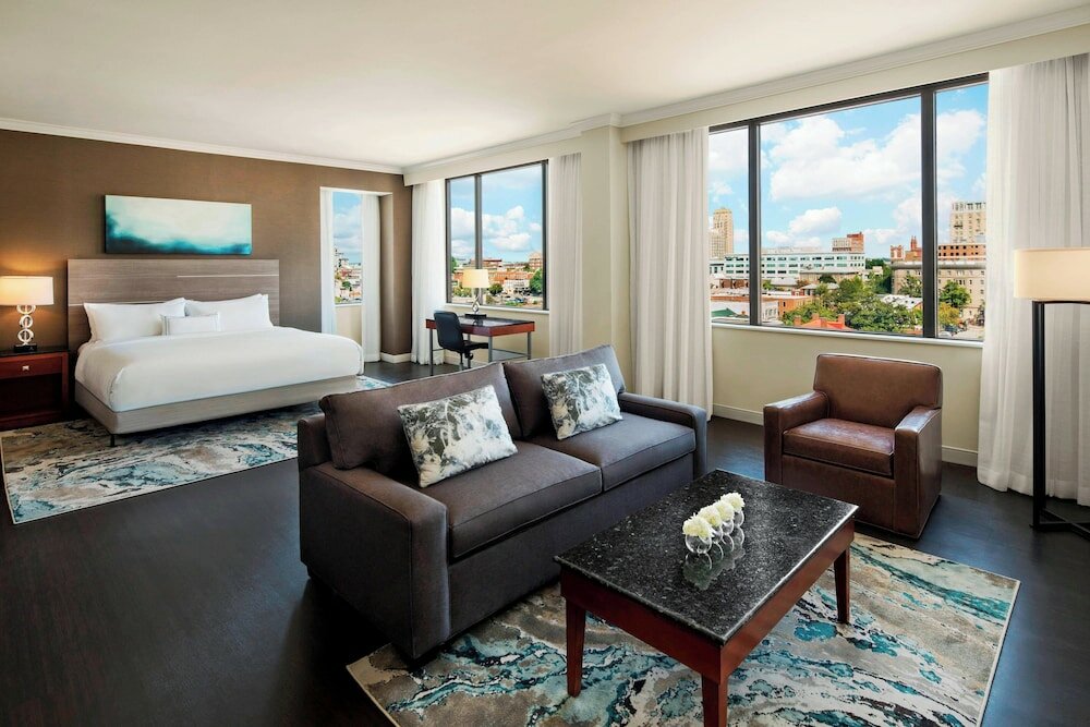 Фото Delta Hotels by Marriott Richmond Downtown