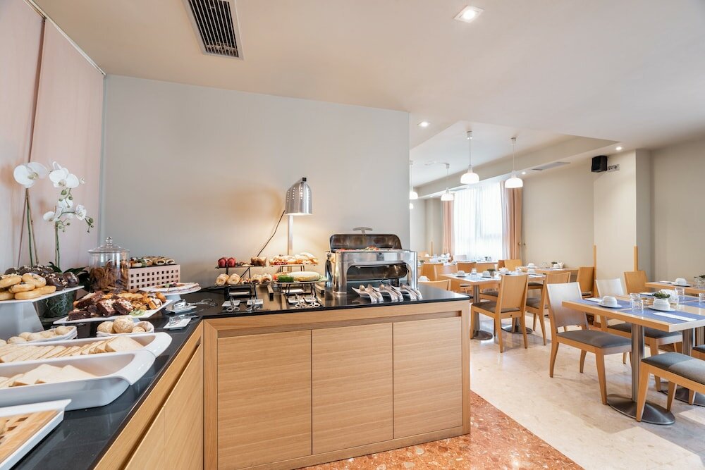 Фото Apartahotel Exe Campus San Mamés