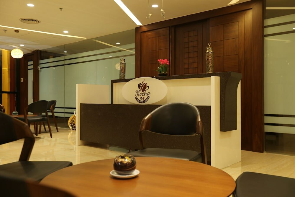 Фото M Crown Hotel