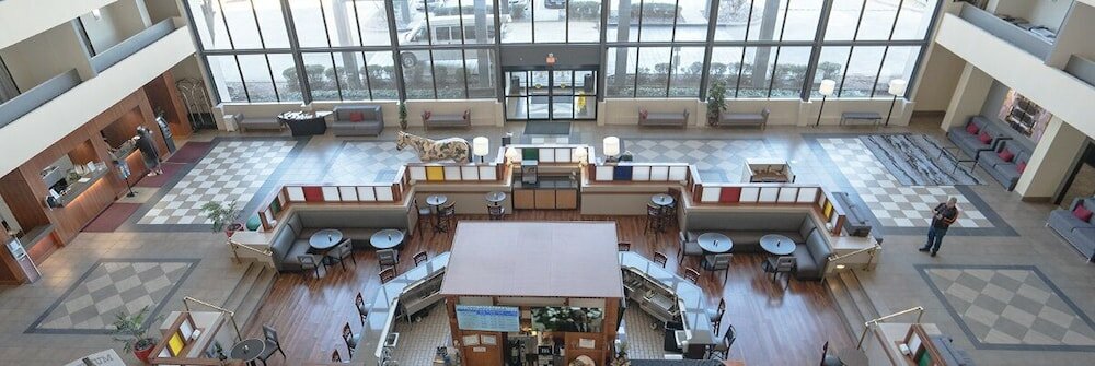 Фото Atrium Hotel and Suites