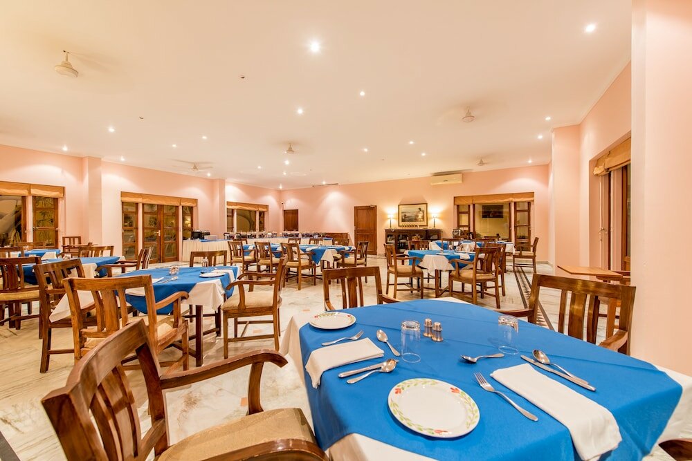 Фото Hotel Dev Vilas